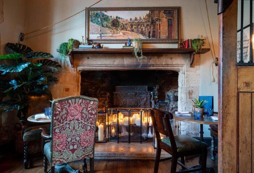 ホテル The George Inn & Plaine