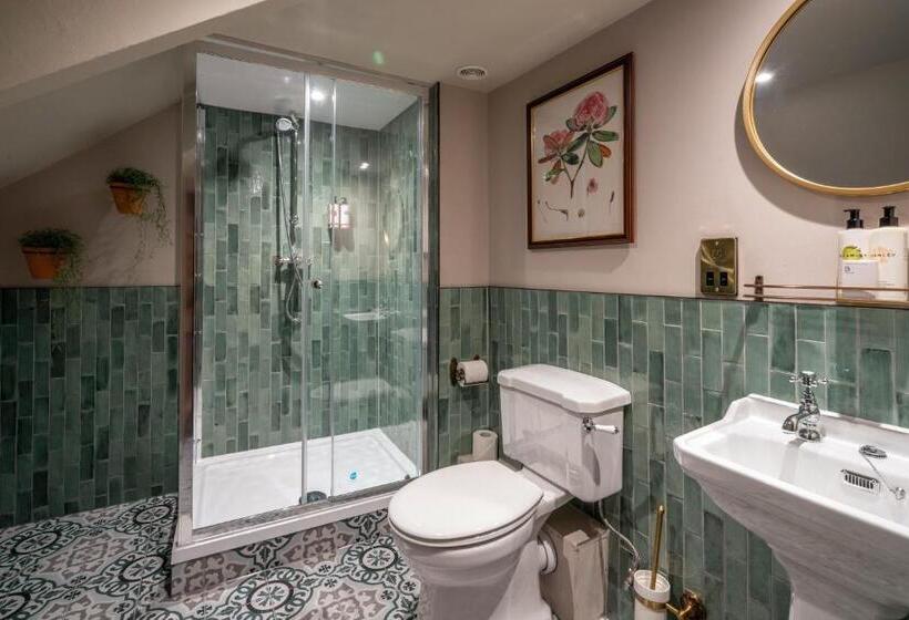 ホテル The George Inn & Plaine