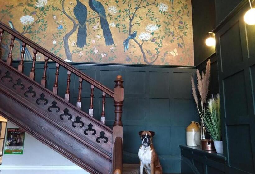 Отель The Hillmorton Manor