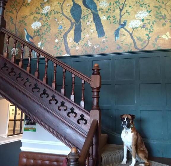 Отель The Hillmorton Manor