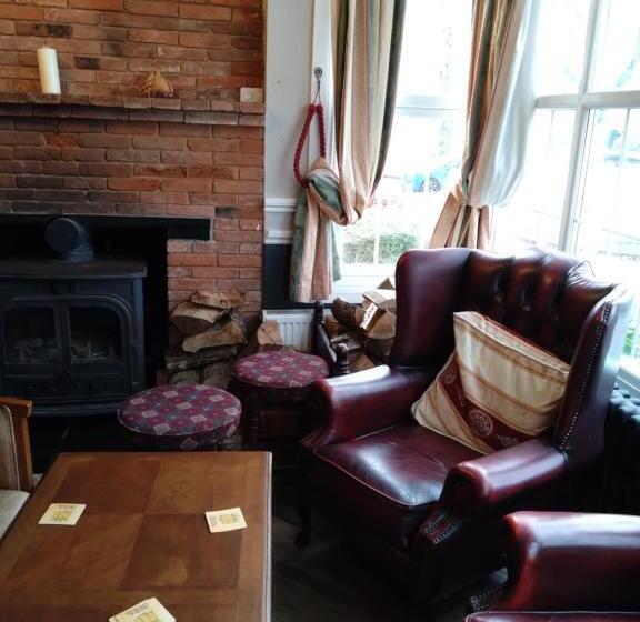 هتل The Hillmorton Manor