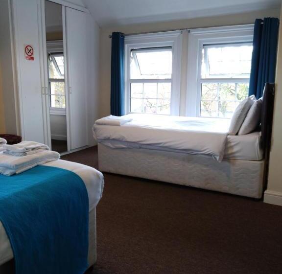 هتل The Hillmorton Manor