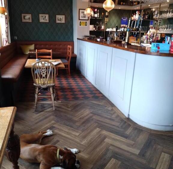 Отель The Hillmorton Manor