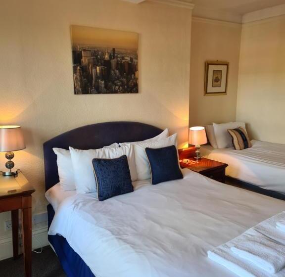 Отель The Hillmorton Manor