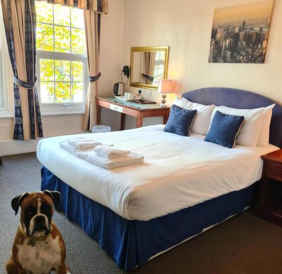 هتل The Hillmorton Manor