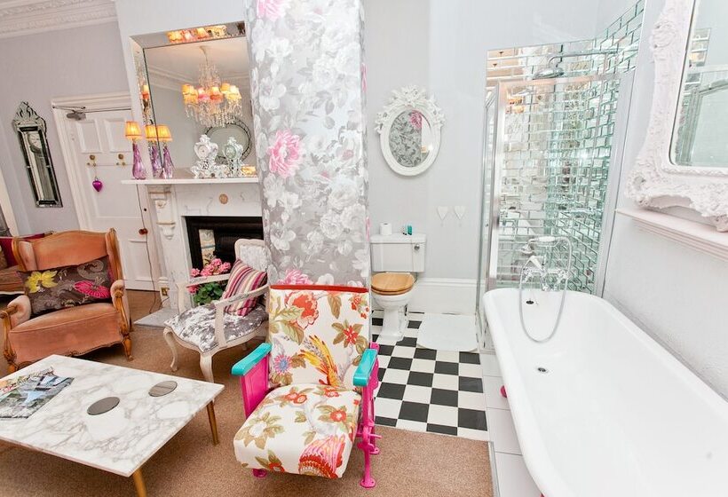 בית מלון כפרי The Rosebery Boutique