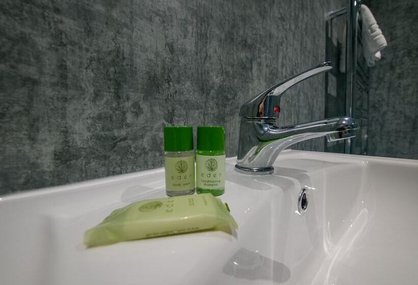 The Royal Hotel And Bar