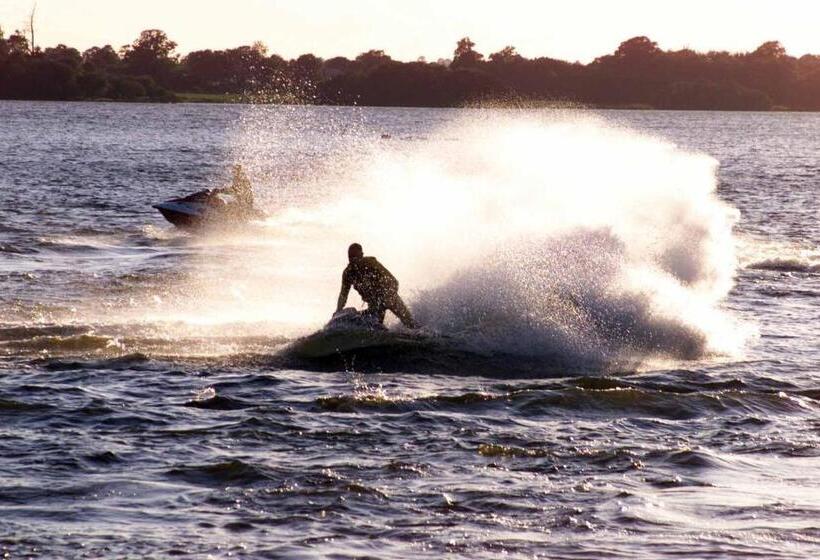 בית מלון כפרי The Shirley Arms