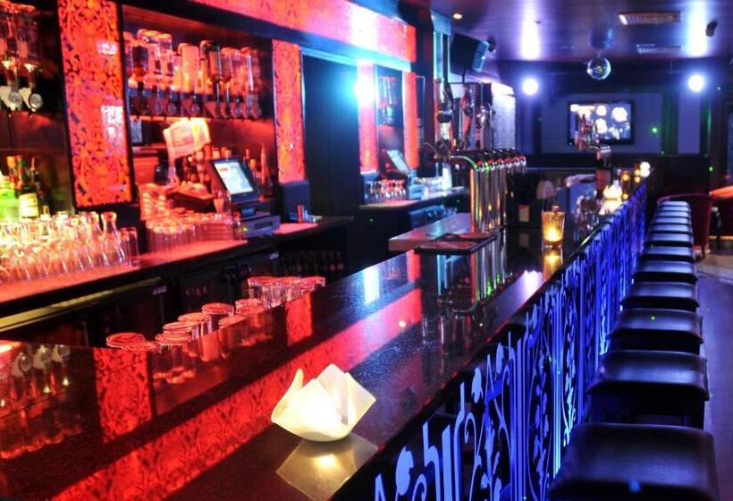 בית מלון כפרי The Shirley Arms