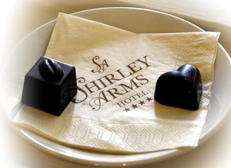 בית מלון כפרי The Shirley Arms
