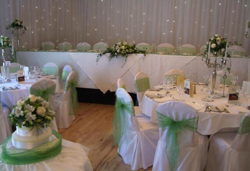 בית מלון כפרי The Shirley Arms