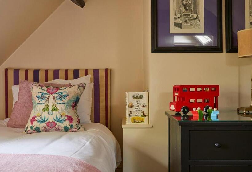 Отель The Slaughters Country Inn