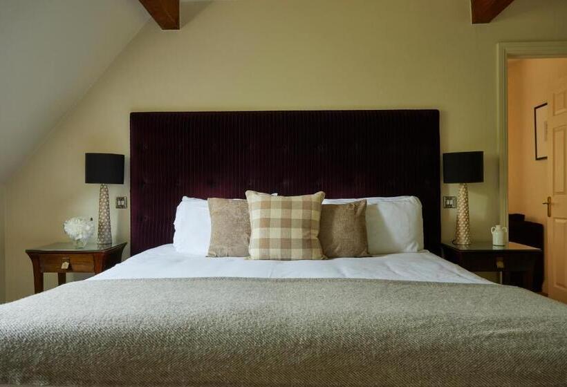 Отель The Slaughters Country Inn