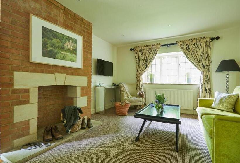 Отель The Slaughters Country Inn