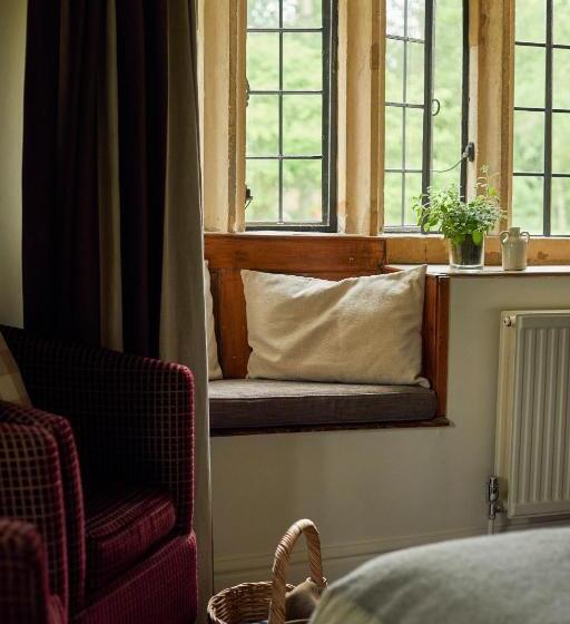 Отель The Slaughters Country Inn