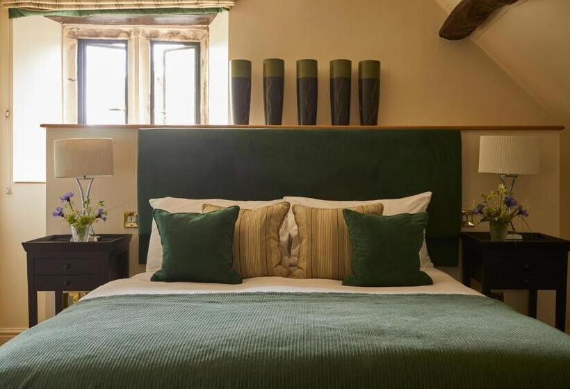 Отель The Slaughters Country Inn