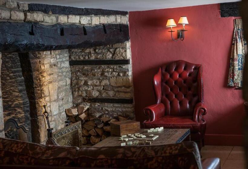 Отель The Slaughters Country Inn