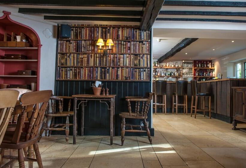 Отель The Slaughters Country Inn