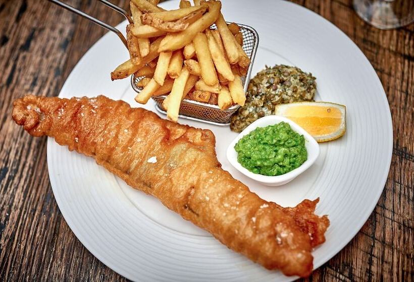 Отель The Slaughters Country Inn