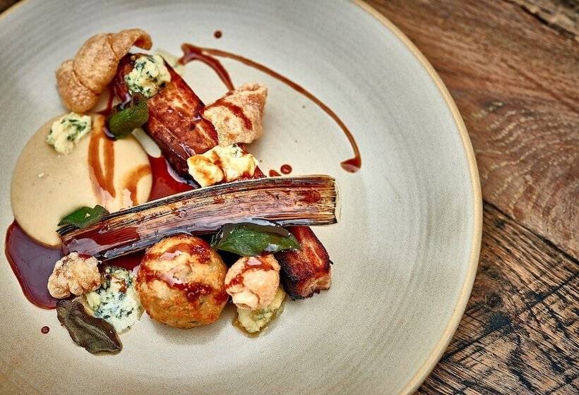 Отель The Slaughters Country Inn