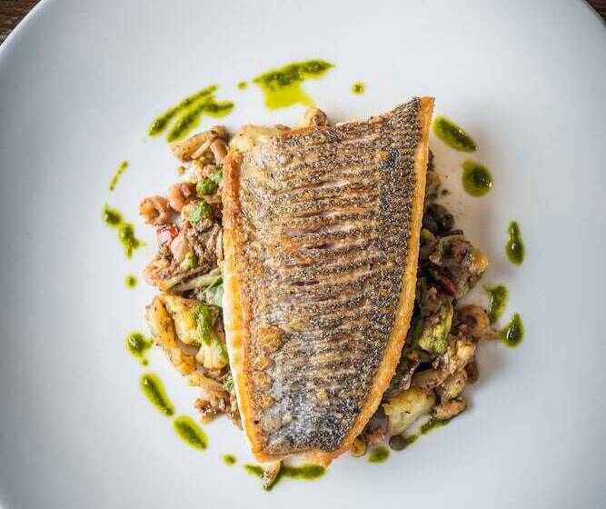 Отель The Slaughters Country Inn