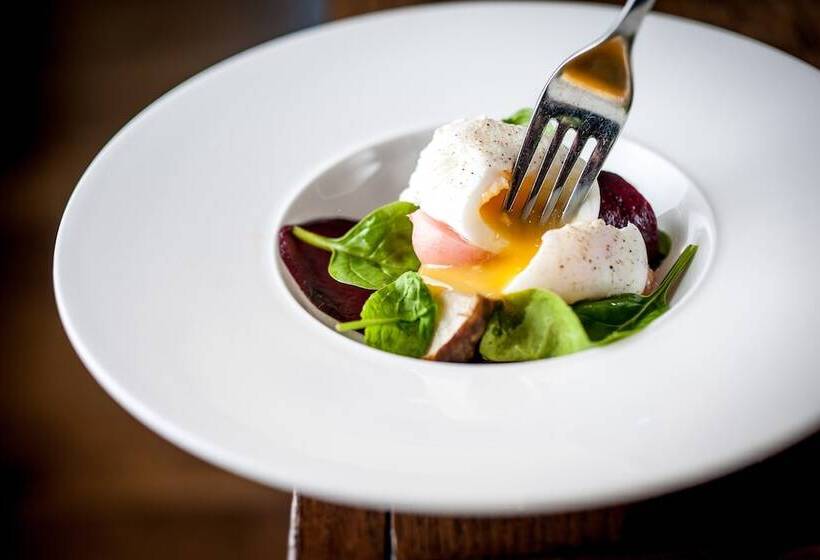 Отель The Slaughters Country Inn