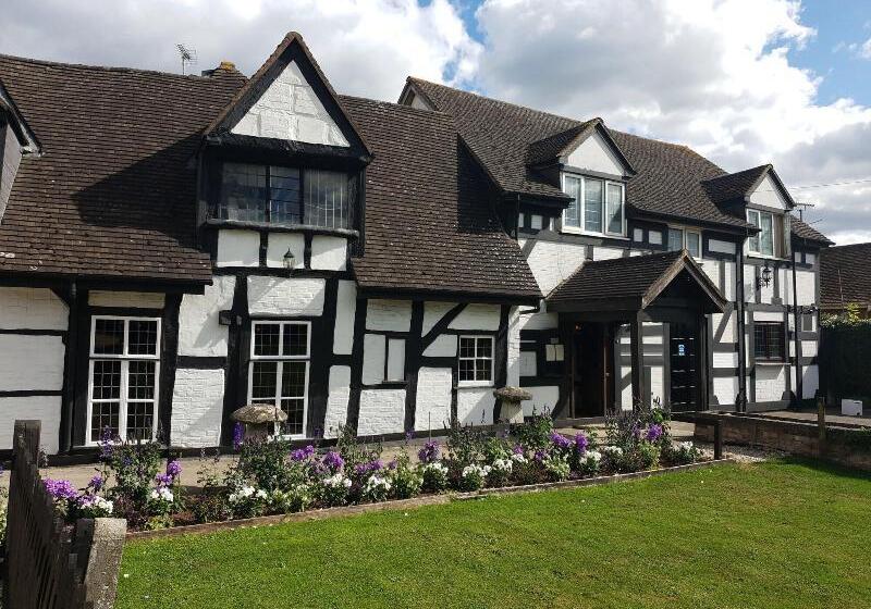 ホテル The Thatch Inn