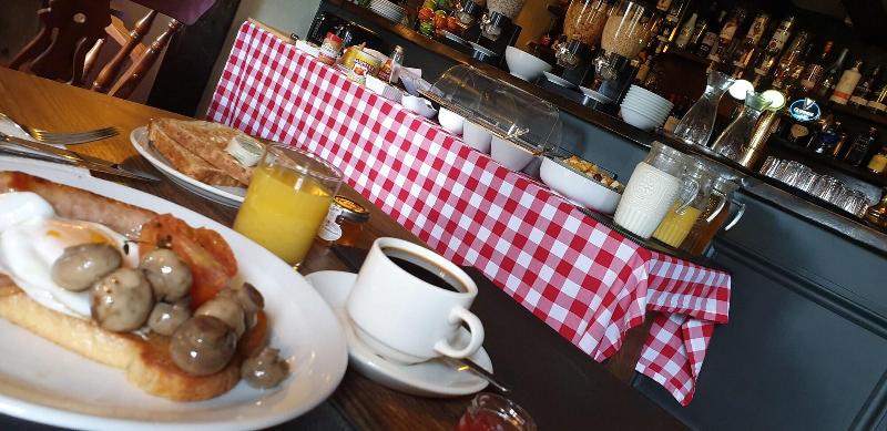 ホテル The Thatch Inn