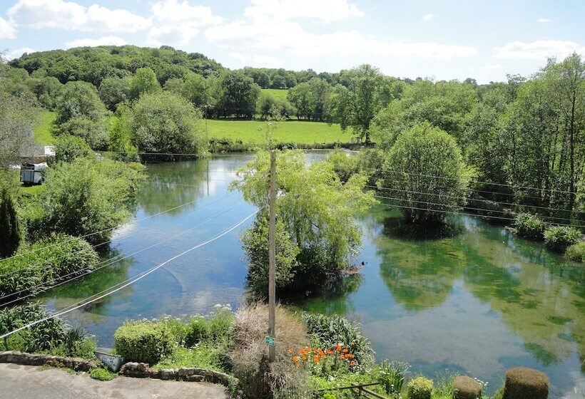 فندق Three Wells B&b