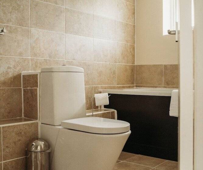 فندق Three Wells B&b