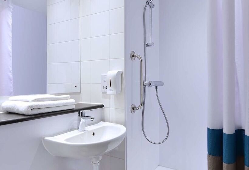 Отель Travelodge Manchester Piccadilly