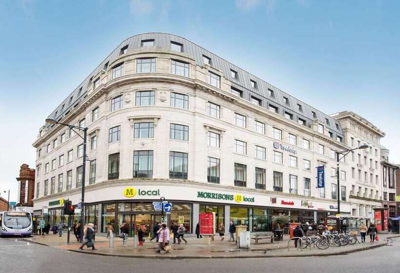 Отель Travelodge Manchester Piccadilly