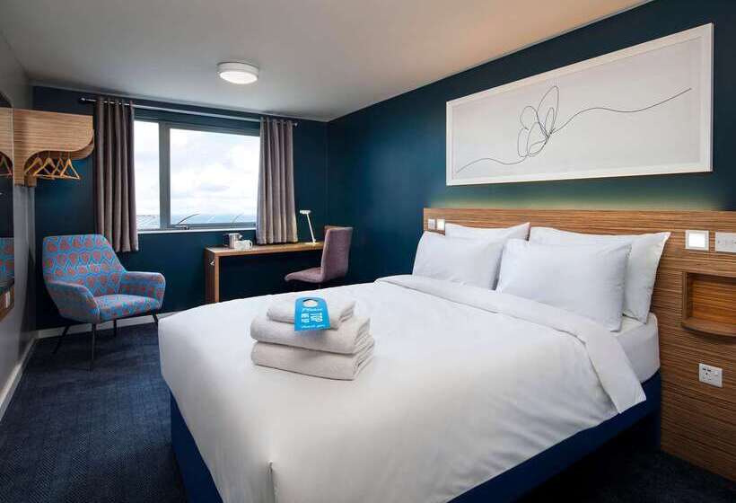 Отель Travelodge Manchester Piccadilly
