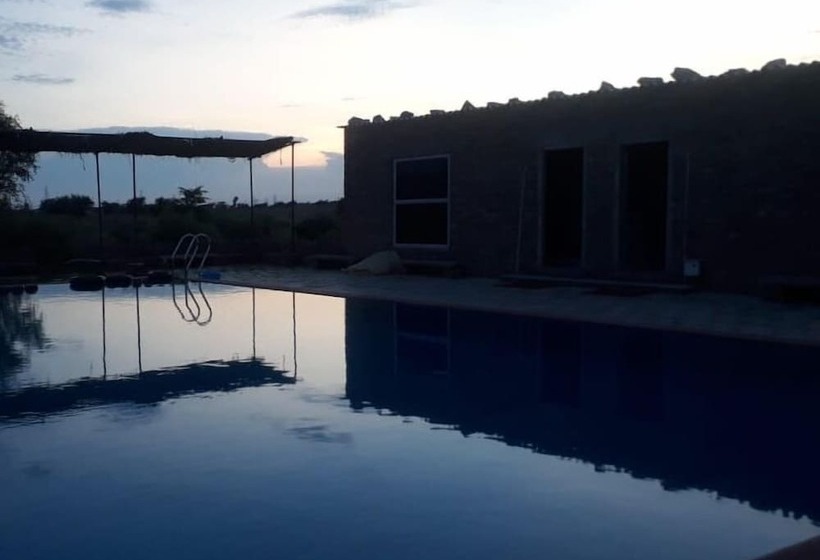 فندق Umaid Safaris & Desert Lodge