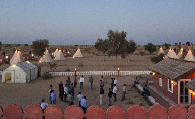 فندق Umaid Safaris & Desert Lodge