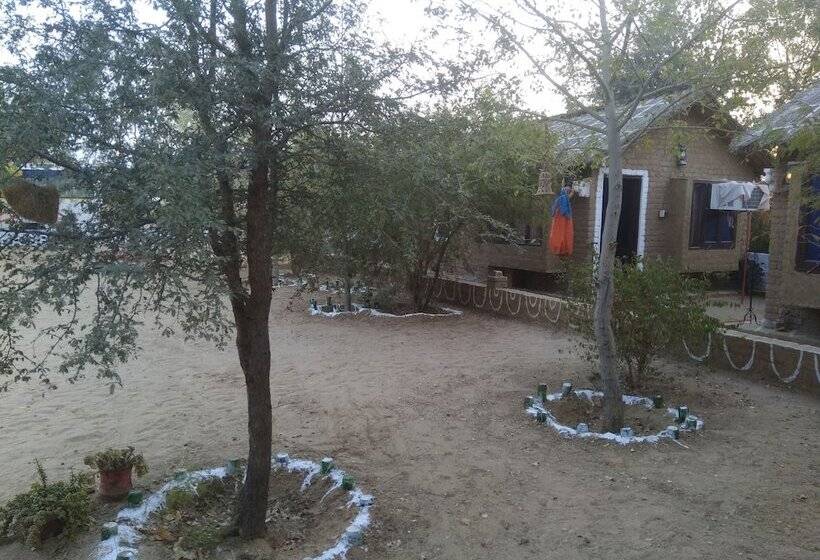 فندق Umaid Safaris & Desert Lodge