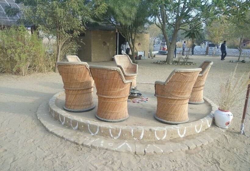 فندق Umaid Safaris & Desert Lodge