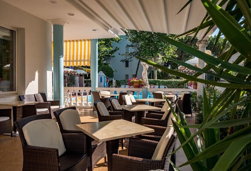 ホテル Villa Dei Fiori   Sul Mare Con Piscina