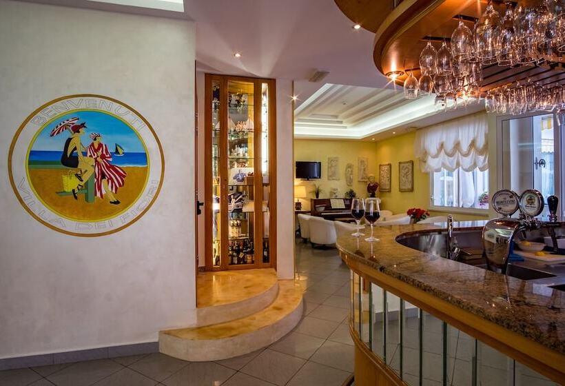 ホテル Villa Dei Fiori   Sul Mare Con Piscina