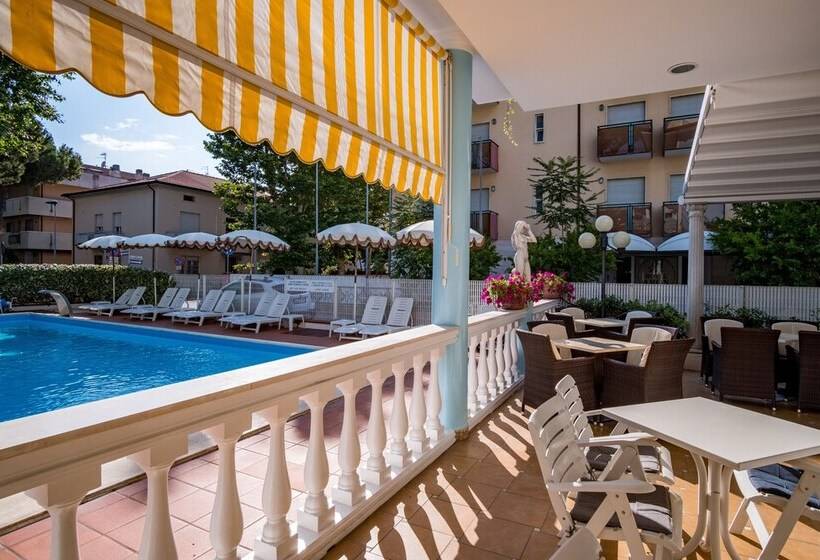 ホテル Villa Dei Fiori   Sul Mare Con Piscina