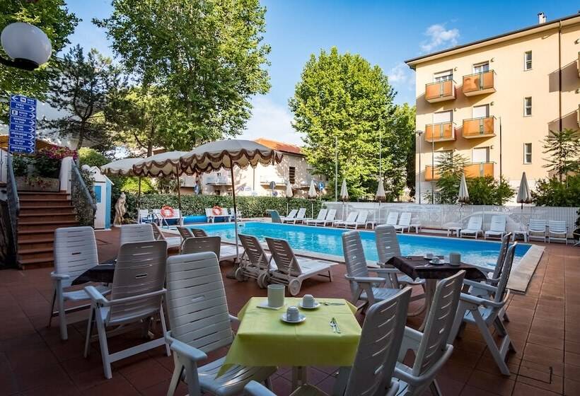 ホテル Villa Dei Fiori   Sul Mare Con Piscina