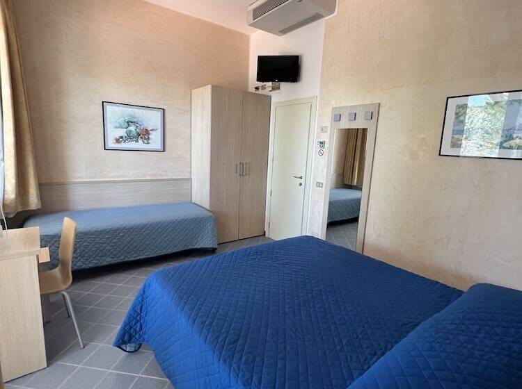 ホテル Villa Dei Fiori   Sul Mare Con Piscina