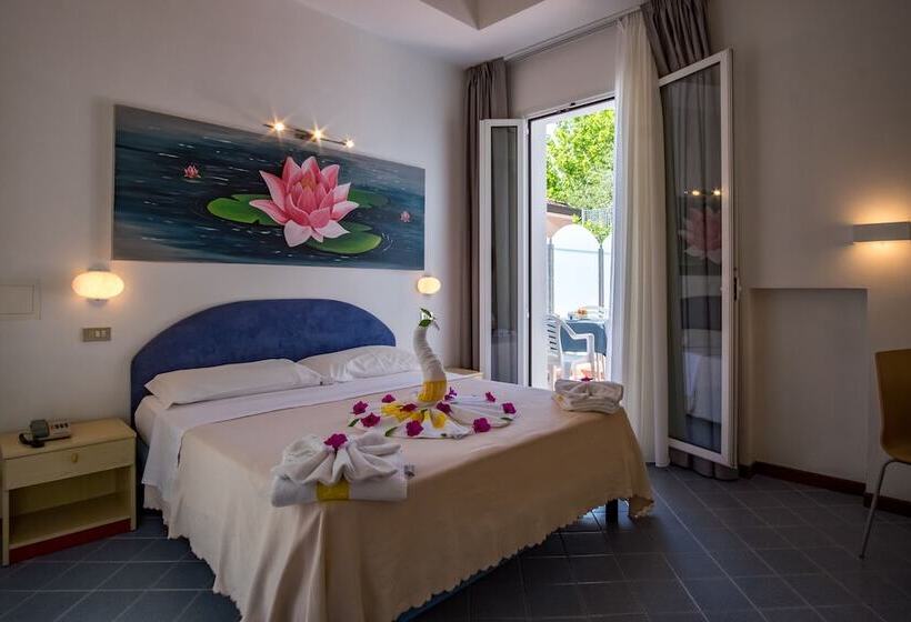 ホテル Villa Dei Fiori   Sul Mare Con Piscina