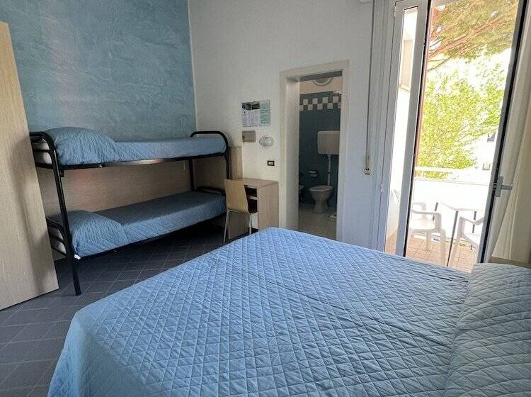 ホテル Villa Dei Fiori   Sul Mare Con Piscina