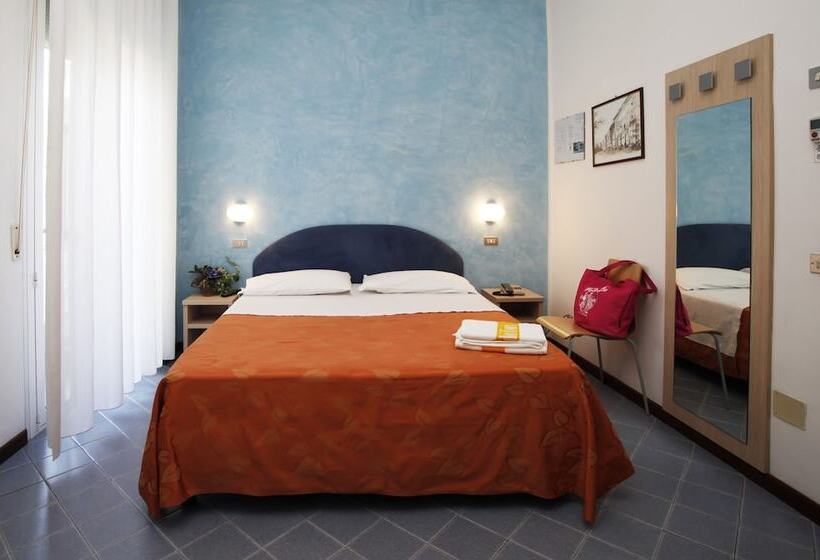 ホテル Villa Dei Fiori   Sul Mare Con Piscina