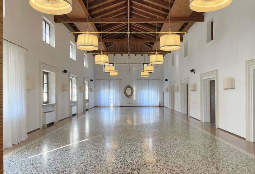 فندق Villa Policreti