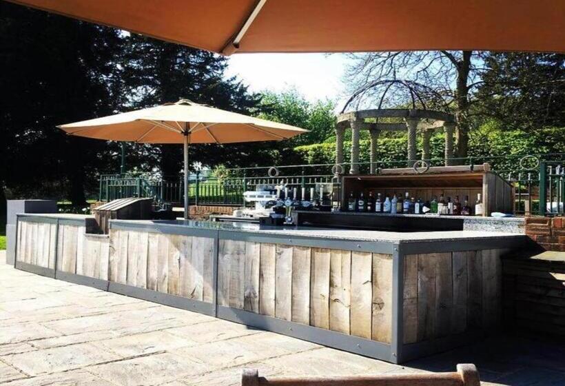 فندق Weston Hall