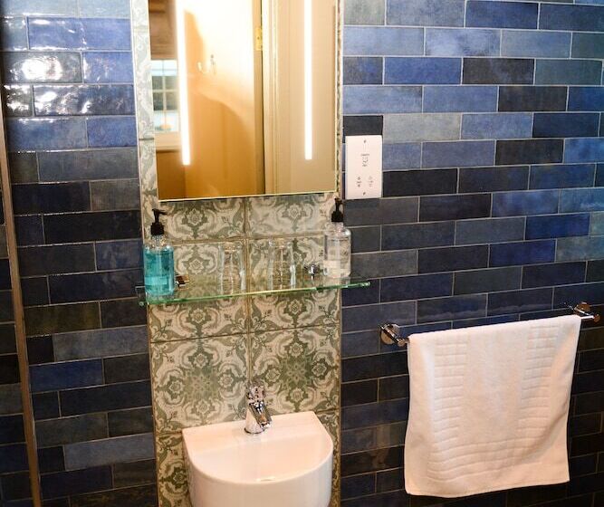 ペンション Plough Inn