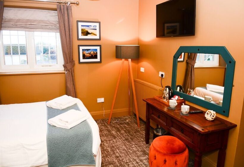 ペンション Plough Inn