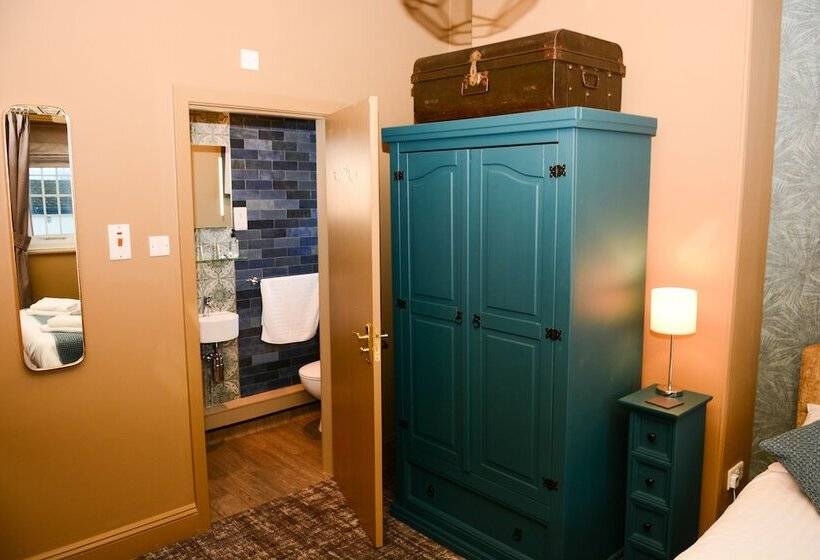 ペンション Plough Inn